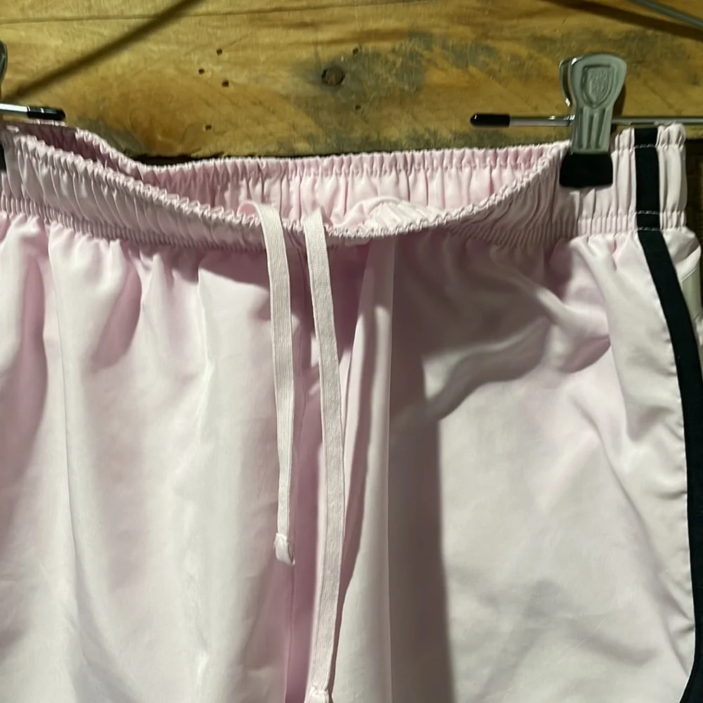 Light pink - Nike Tempo shorts - women"s SMALL - Picture 5 of 9